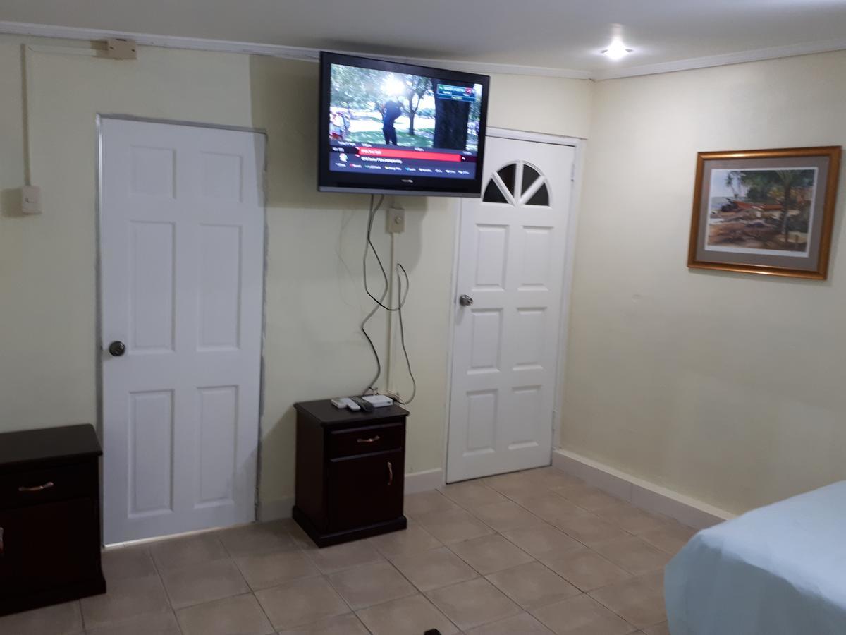 Woodbrook On The Avenue Bed & Breakfast Port of Spain Eksteriør bilde